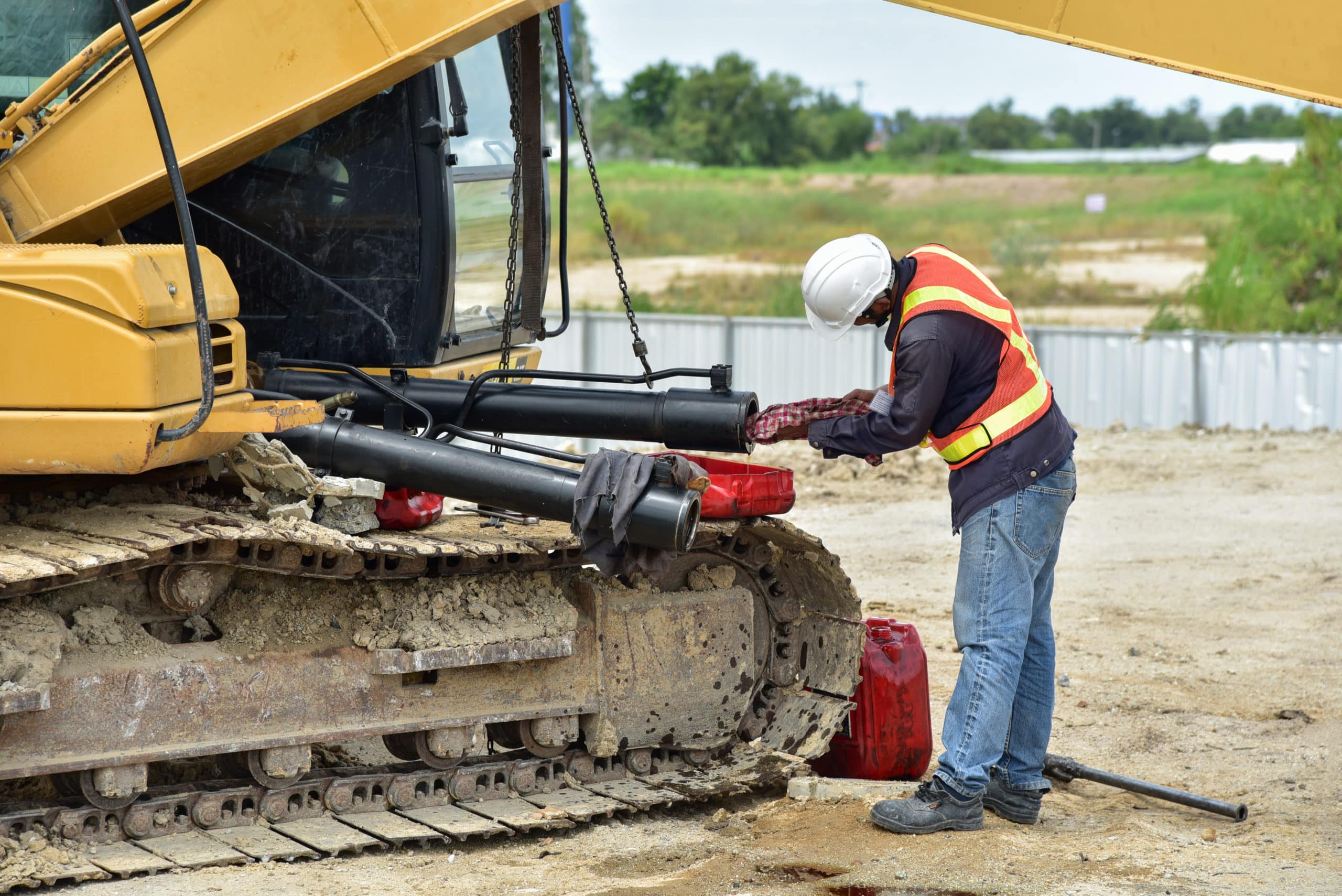 cleaning-and-lubricating-hydraulic-cylinder