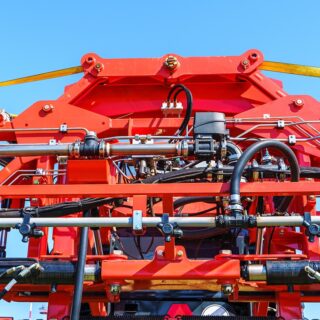 The Differences Between Hydraulic and Pneumatic Cylinders