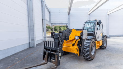 Telehandler with telescopic cylinder